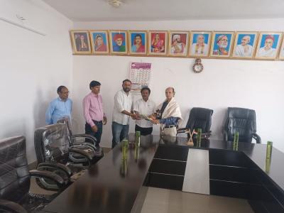 Shri Dhote Sir Ddr Visit Bajar Samiti Chimur